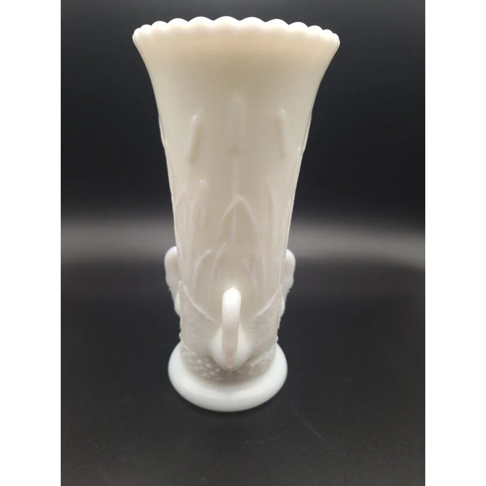 VTG Westmoreland Vase White Milk Glass Swan and Cattails 6-3/8